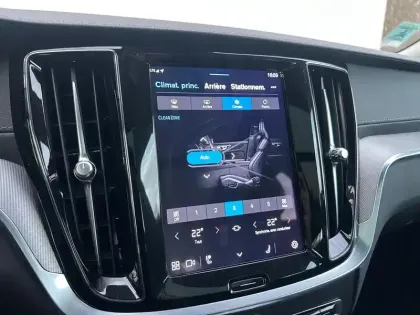 Photo 21 Volvo V60  B4 197 ch DCT7