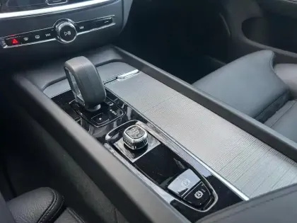 Photo 26 Volvo V60  B4 197 ch DCT7