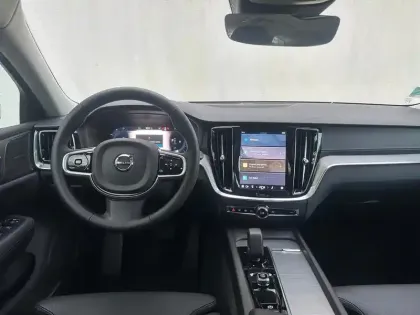 Photo 17 Volvo V60  B4 197 ch DCT7