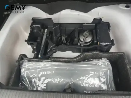 Photo 19 Peugeot 2008  PureTech 130 S&S EAT8