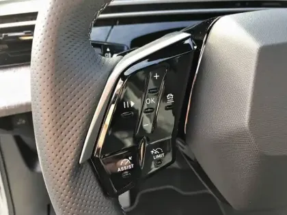 Photo 38 Peugeot 3008  Hybrid 145 e-DCS6