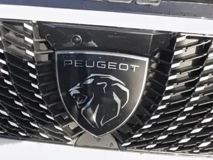 Photo 39 Peugeot 3008  Hybrid 145 e-DCS6