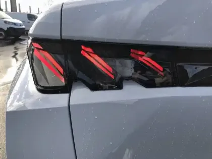 Photo 16 Peugeot 3008  Hybrid 145 e-DCS6