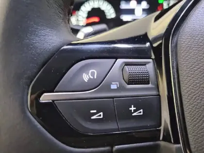 Photo 27 Peugeot 2008  PureTech 130 S&S EAT8