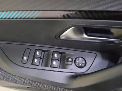 Photo 30 Peugeot 2008  PureTech 130 S&S EAT8