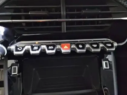 Photo 24 Peugeot 2008  PureTech 130 S&S EAT8