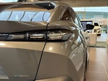 Photo 36 Peugeot 408  PHEV 180 e-EAT8