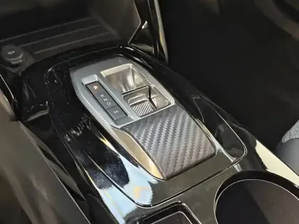 Photo 13 Peugeot 2008  Hybrid 145 e-DCS6