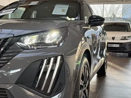 Photo 15 Peugeot 2008  Hybrid 145 e-DCS6