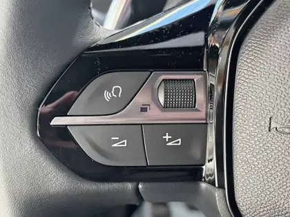 Photo 17 Peugeot 2008  Hybrid 145 e-DCS6