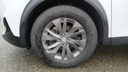 Photo 11 Peugeot 2008  PureTech 100 S&S BVM6