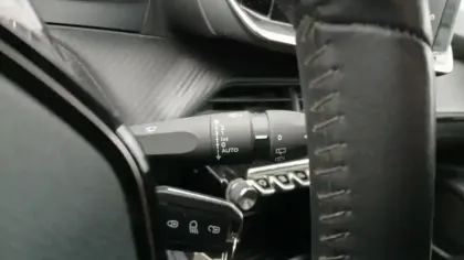 Photo 29 Peugeot 2008  PureTech 100 S&S BVM6