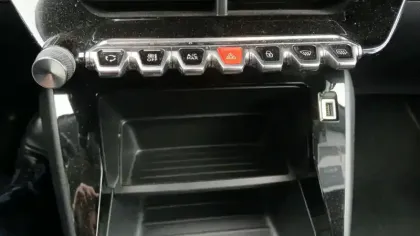 Photo 26 Peugeot 2008  PureTech 100 S&S BVM6