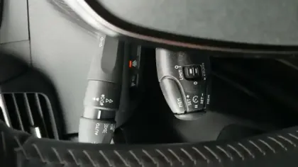 Photo 28 Peugeot 2008  PureTech 100 S&S BVM6