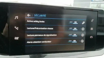 Photo 25 Peugeot 2008  PureTech 100 S&S BVM6