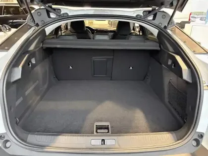 Photo 5 Peugeot 408  Electrique 58 kWh 210ch