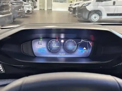 Photo 9 Peugeot 408  Electrique 58 kWh 210ch