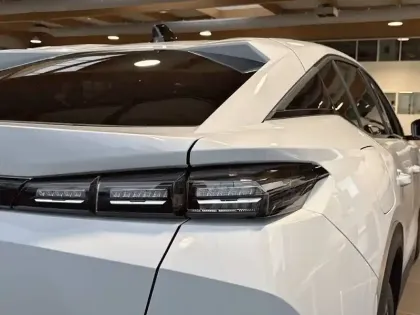 Photo 16 Peugeot 408  Electrique 58 kWh 210ch