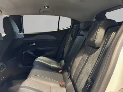 Photo 11 Peugeot 408  Electrique 58 kWh 210ch