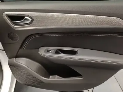 Photo 16 Renault Arkana  mild hybrid 140 EDC FAP - 22