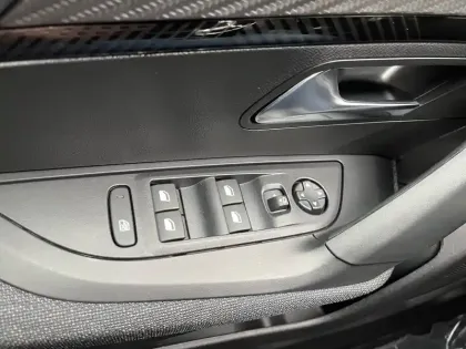 Photo 28 Peugeot 2008  Hybrid 145 e-DCS6