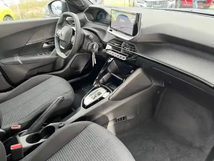 Photo 13 Peugeot 2008  Hybrid 145 e-DCS6