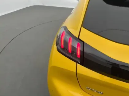 Photo 83 Peugeot 208  PureTech 100 S&S BVM6