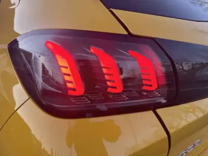 Photo 16 Peugeot 208  PureTech 100 S&S BVM6