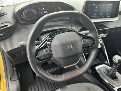 Photo 75 Peugeot 208  PureTech 100 S&S BVM6