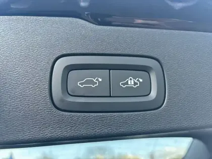 Photo 8 Volvo V60  CROSS COUNTRY B4 AWD 197 ch Geartronic 8