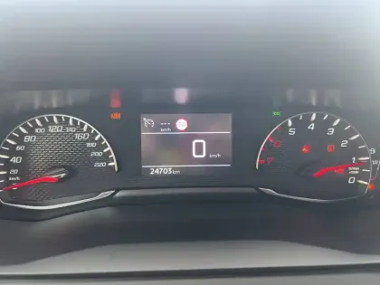 Photo 11 Peugeot 2008  PureTech 100 S&S BVM6