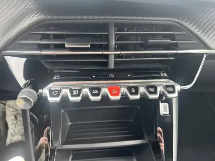 Photo 55 Peugeot 2008  PureTech 100 S&S BVM6