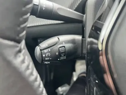 Photo 36 Peugeot 2008  PureTech 100 S&S BVM6