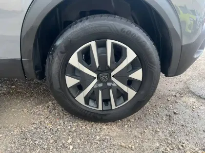 Photo 50 Peugeot 2008  PureTech 100 S&S BVM6