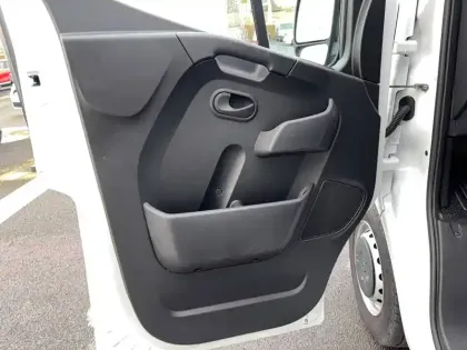 Photo 37 Renault Master  FGN TRAC F3500 L2H2 BLUE DCI 135