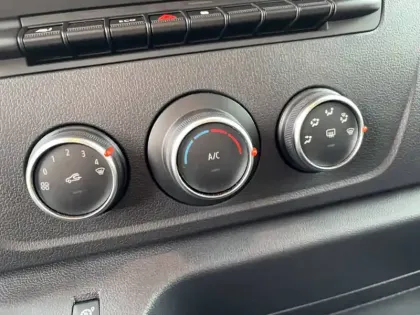 Photo 40 Renault Master  FGN TRAC F3500 L2H2 BLUE DCI 135