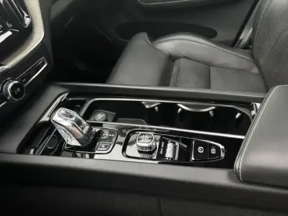 Photo 13 Volvo Xc60  T8 Twin Engine 303 ch + 87 ch Geartronic 8