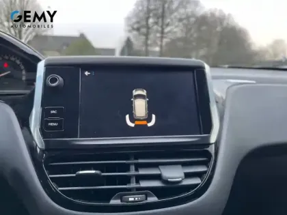 Photo 21 Peugeot 208  BlueHDi 100ch S&S BVM5