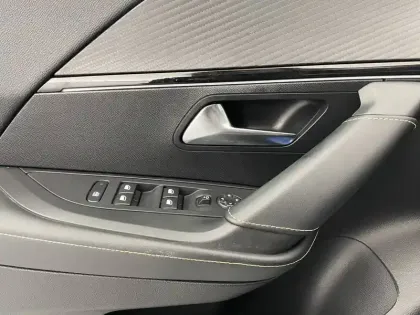 Photo 50 Peugeot 2008  Moteur électrique 136 ch