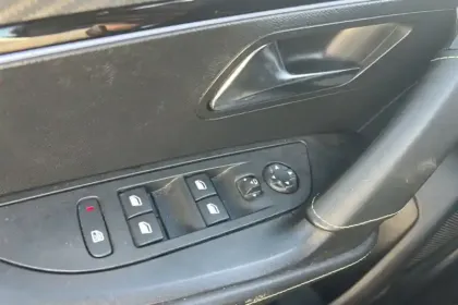 Photo 20 Peugeot 2008  Moteur électrique 136 ch