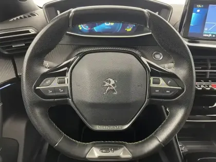 Photo 45 Peugeot 2008  Moteur électrique 136 ch