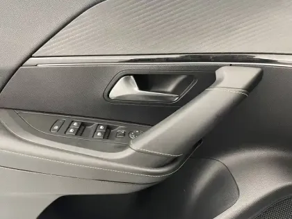 Photo 54 Peugeot 2008  PureTech 130 S&S EAT8