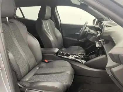 Photo 52 Peugeot 2008  PureTech 130 S&S EAT8