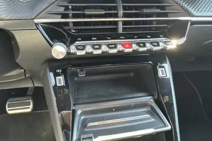 Photo 19 Peugeot 2008  PureTech 130 S&S EAT8