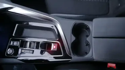 Photo 62 Peugeot 3008  Hybrid 136 e-DCS6