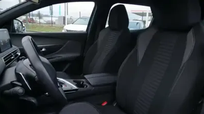 Photo 44 Peugeot 3008  Hybrid 136 e-DCS6