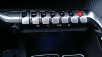 Photo 26 Peugeot 3008  Hybrid 136 e-DCS6