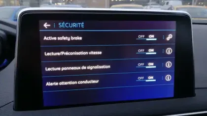 Photo 24 Peugeot 3008  Hybrid 136 e-DCS6