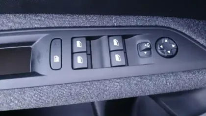 Photo 66 Peugeot 3008  Hybrid 136 e-DCS6