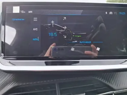 Photo 40 Peugeot 208  Hybrid 110 e-DCS6